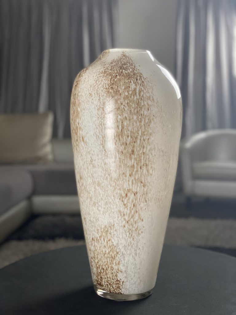 vase moucheté blanc