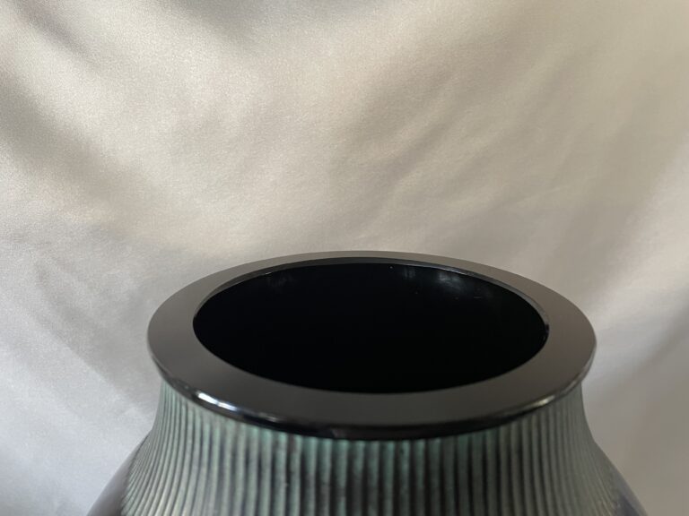 détail col vase Sabino aux dindons