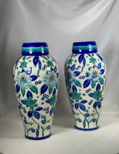 Catteau grande paire de vases en céramique