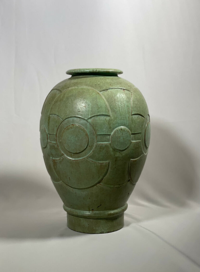 Imposant vase en grès art Déco à décor tribal