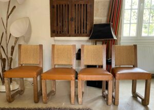 Francisque Chaleyssin, suite de 4 chaises en chêne moderniste