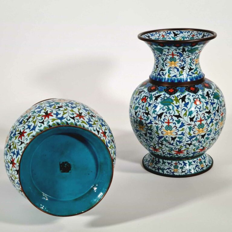 Paire vases balustres Asie XXème
