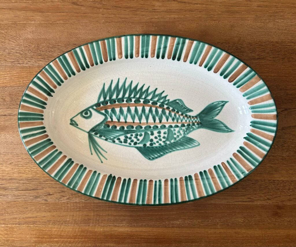 Picault Robert, grand plat ovale - décor de poisson - vallauris