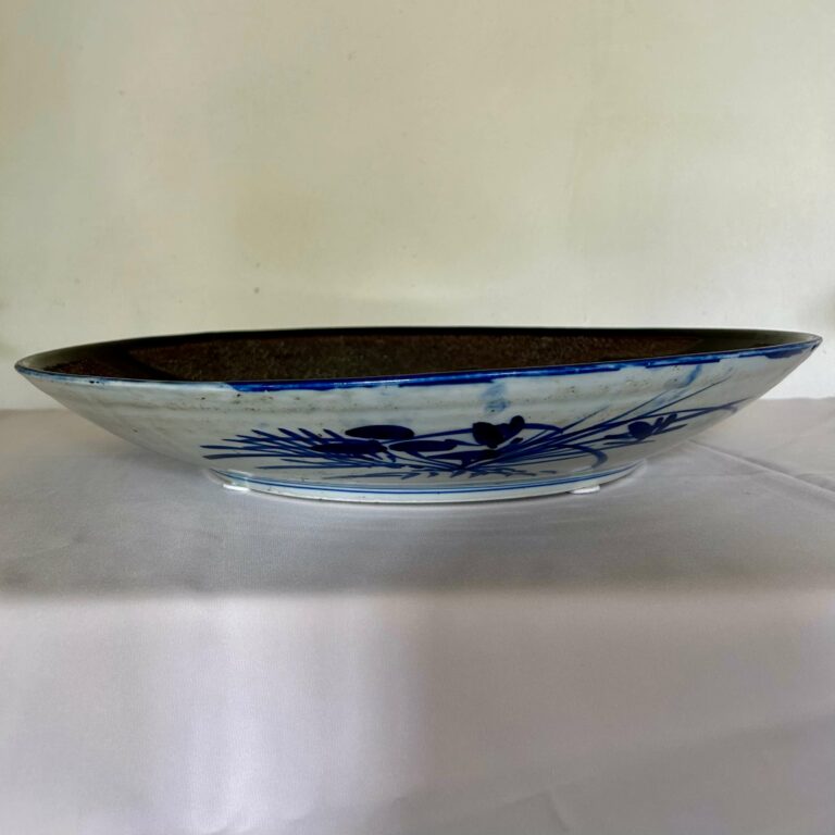 Grand plat japonais XXeme à décor de grenouilles