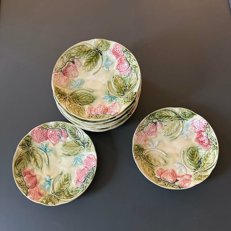 Assiettes à dessert en barbotine Onnaing décor de fraises
