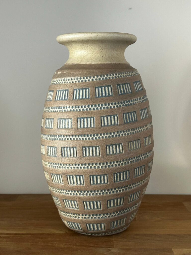 Mougin Frères Vase en grès beige 1930