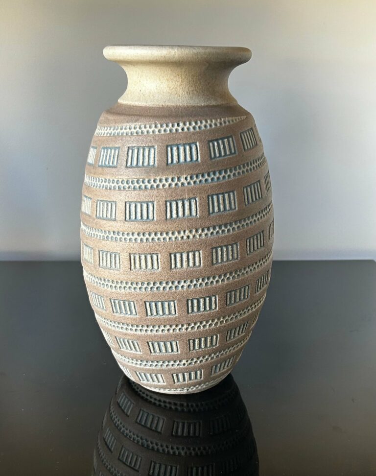 Mougin Frères Vase en grès beige 1930